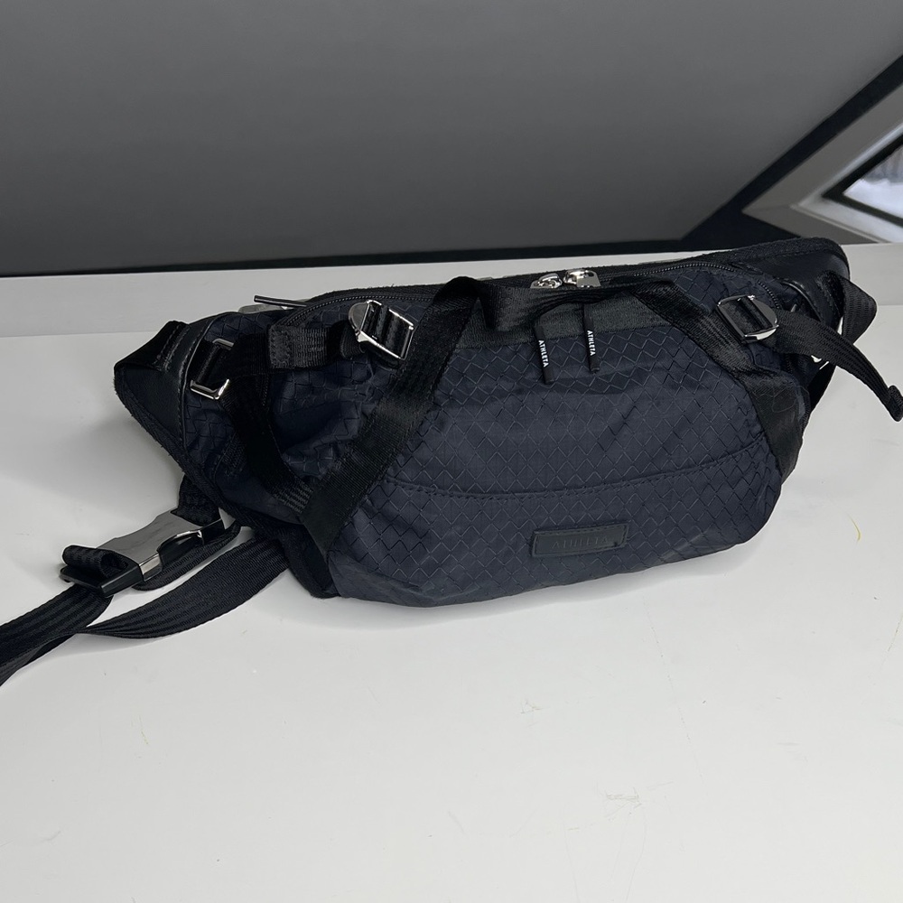 Athleta Excursion Black Dark Navy Nylon Ristop Crossbody Belt Bag